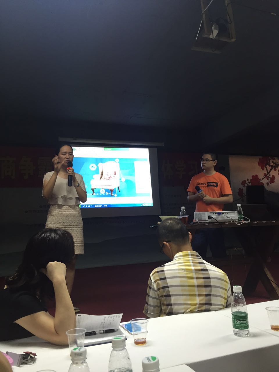 牛商爭(zhēng)霸學(xué)習(xí)現(xiàn)場(chǎng) 牛商爭(zhēng)霸學(xué)習(xí)現(xiàn)場(chǎng)