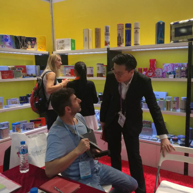 與客戶達(dá)成溝通與互動(dòng) 與客戶達(dá)成溝通與互動(dòng)