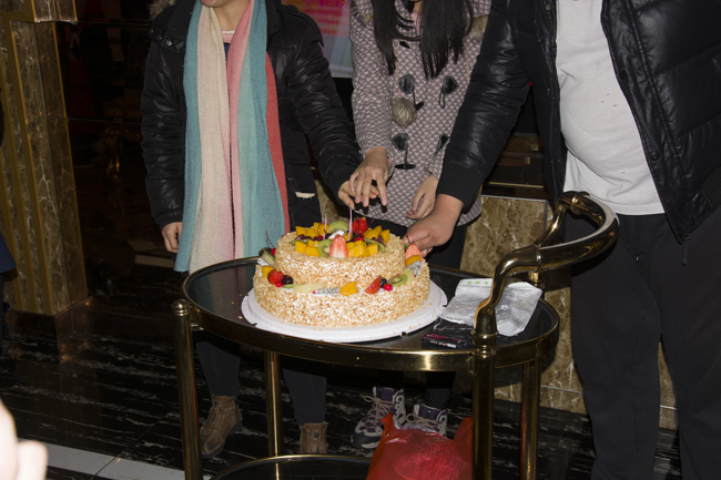 壽星們一起切蛋糕 壽星們一起切蛋糕