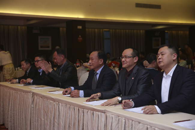 嚴(yán)肅的節(jié)目評(píng)審們 嚴(yán)肅的節(jié)目評(píng)審們